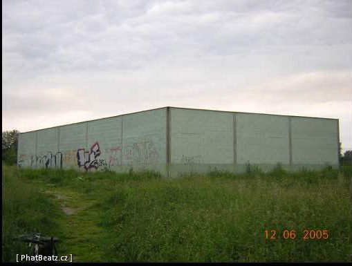 1. odhlučňovací zeď u skateparku