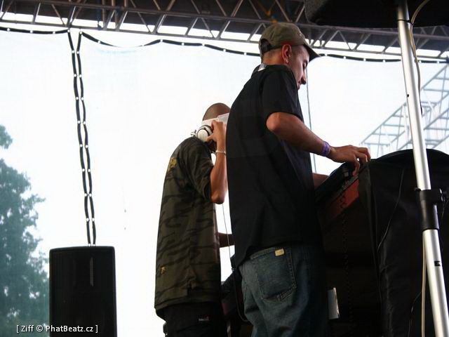 040813_HHK04_Alien_Army_It_01