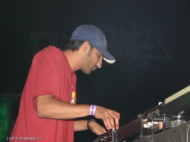 040813_HHK04_Blade_D01
