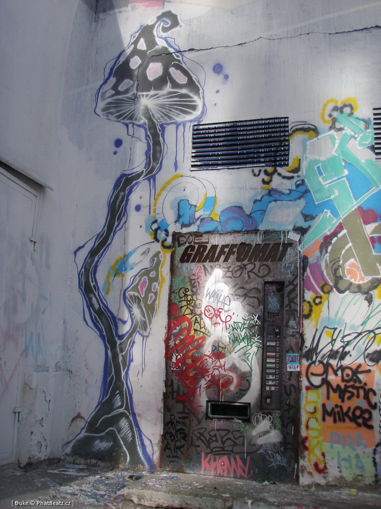 110925_00NIC_TrafRedis_07