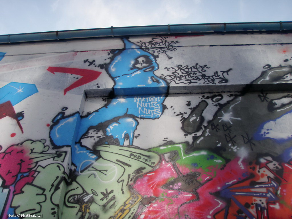 110925_00NIC_TrafRedis_16