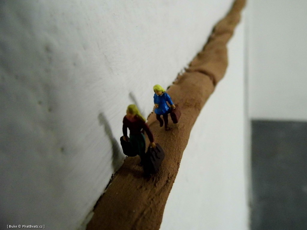 120830_CarlosNo_Walkers_13 120830_CarlosNo_Walkers_13
