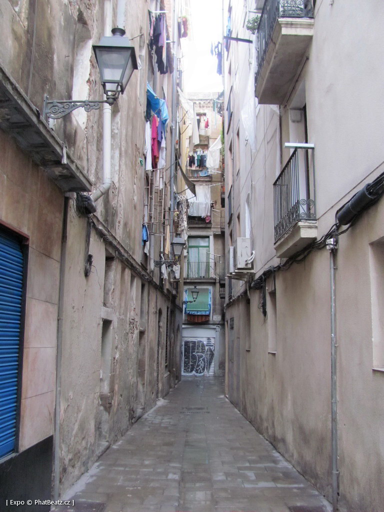 1312-1401_BarcelonaStreet_023