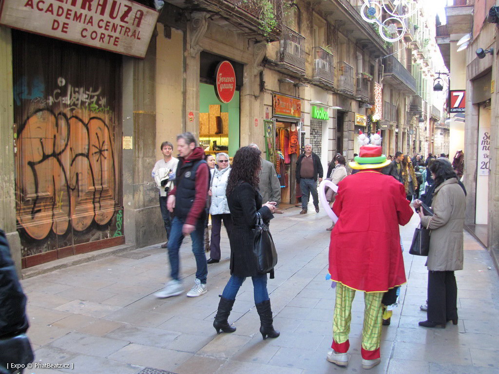 1312-1401_BarcelonaStreet_024