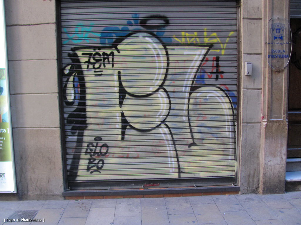 1312-1401_BarcelonaStreet_037