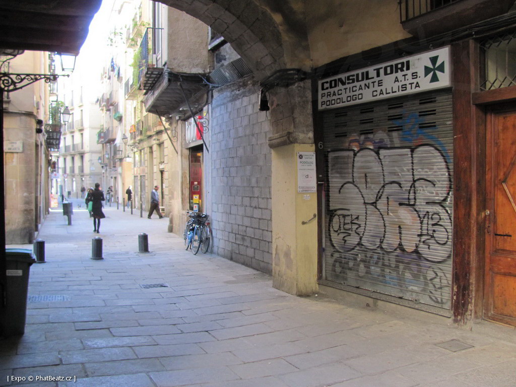 1312-1401_BarcelonaStreet_038