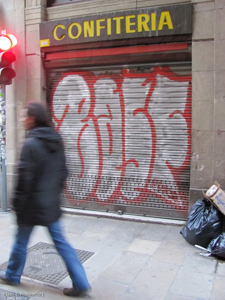 1312-1401_BarcelonaStreet_040