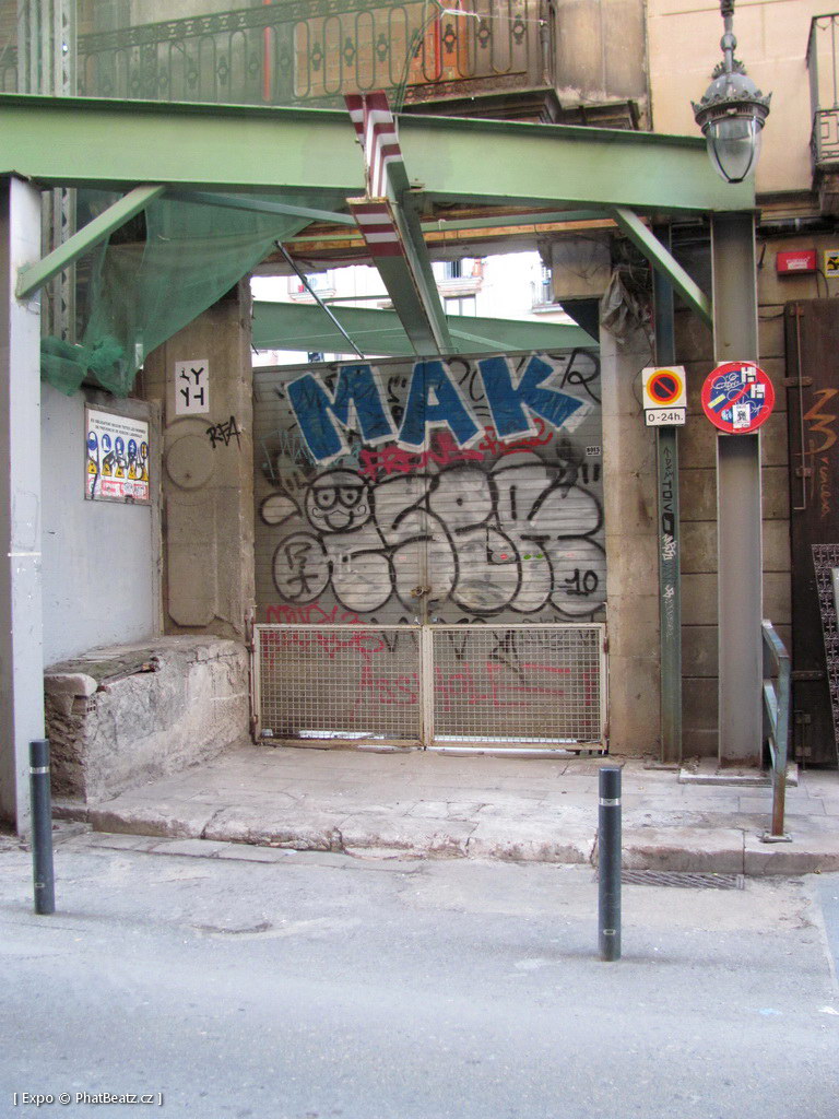 1312-1401_BarcelonaStreet_041