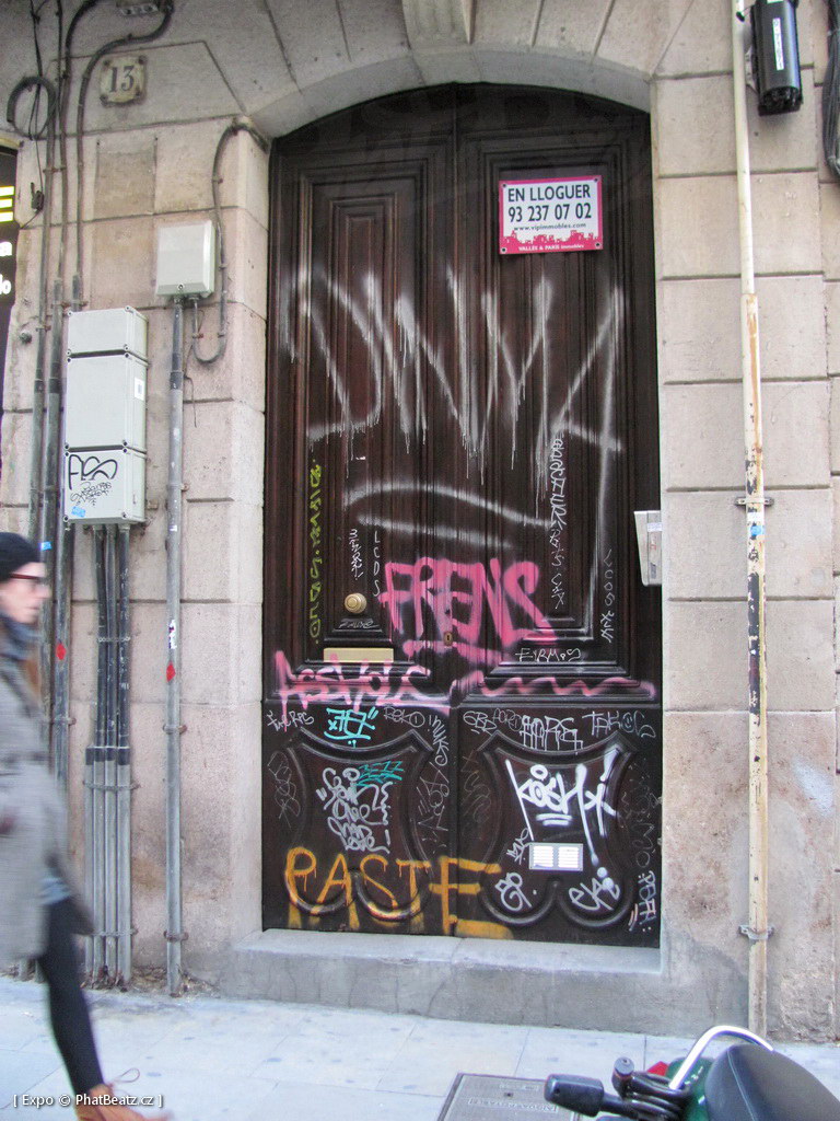 1312-1401_BarcelonaStreet_043