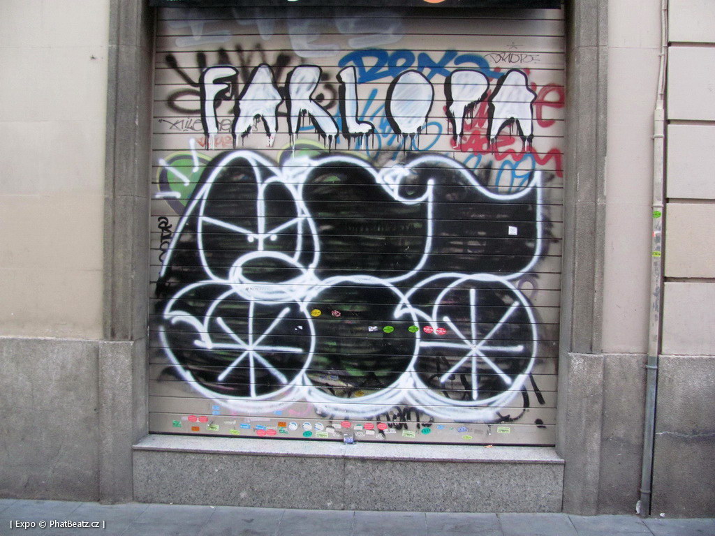 1312-1401_BarcelonaStreet_047
