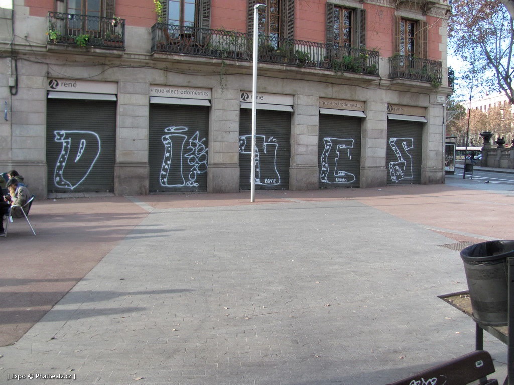 1312-1401_BarcelonaStreet_054