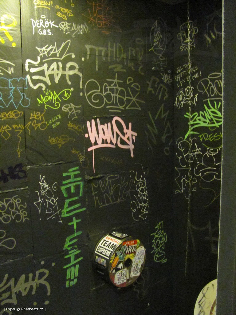 1312-1401_BarcelonaStreet_057
