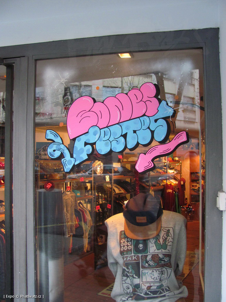 1312-1401_BarcelonaStreet_058