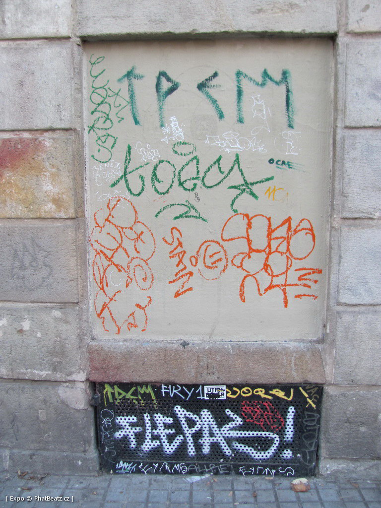 1312-1401_BarcelonaStreet_059