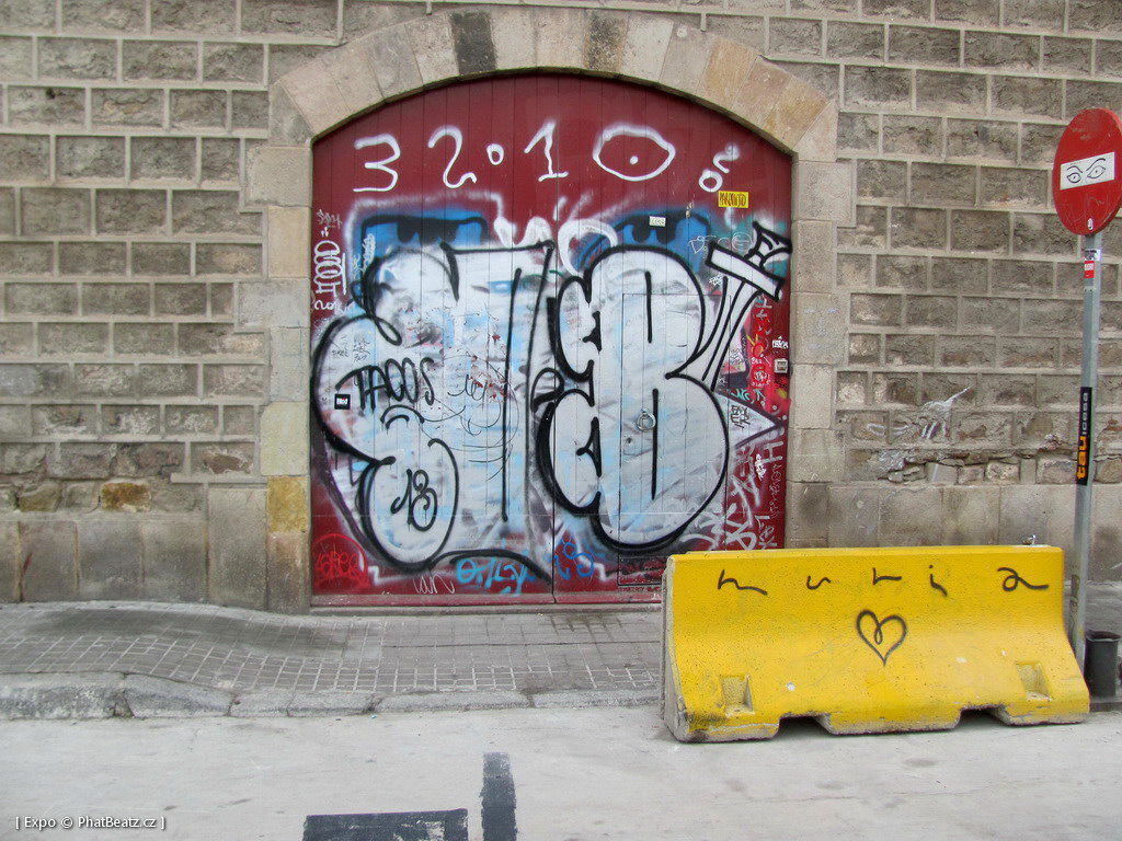 1312-1401_BarcelonaStreet_064