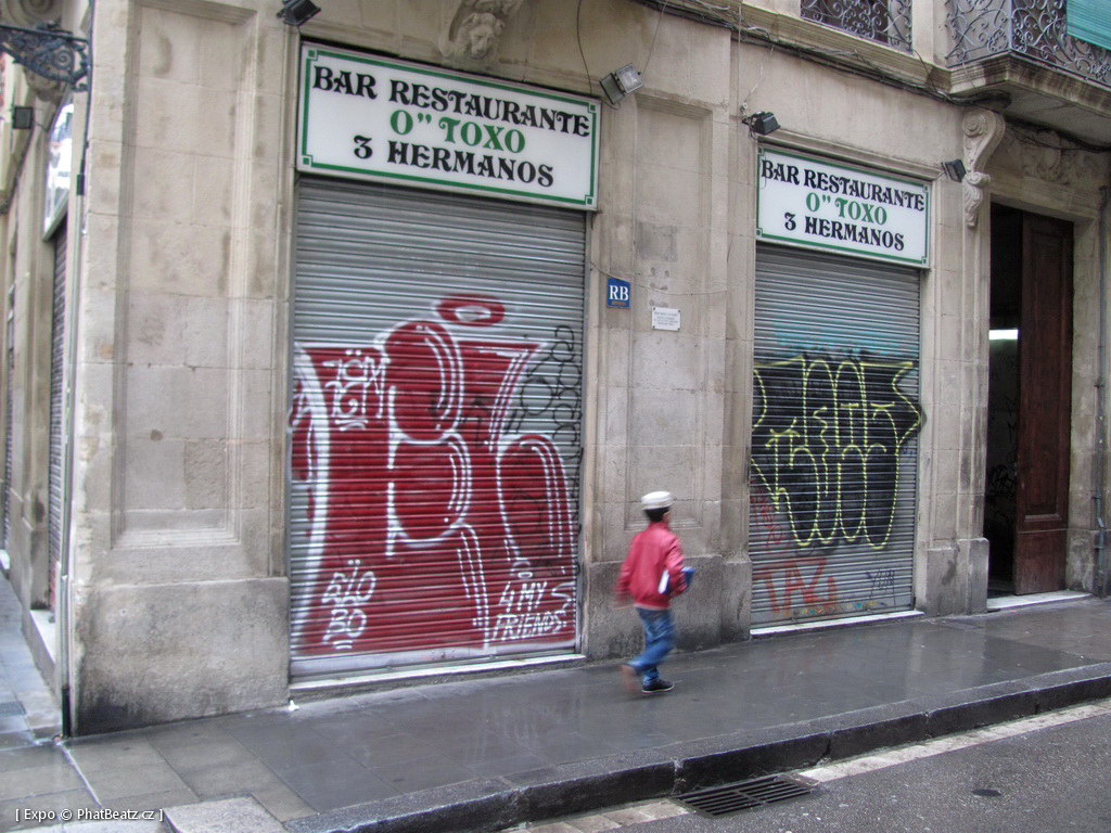1312-1401_BarcelonaStreet_067