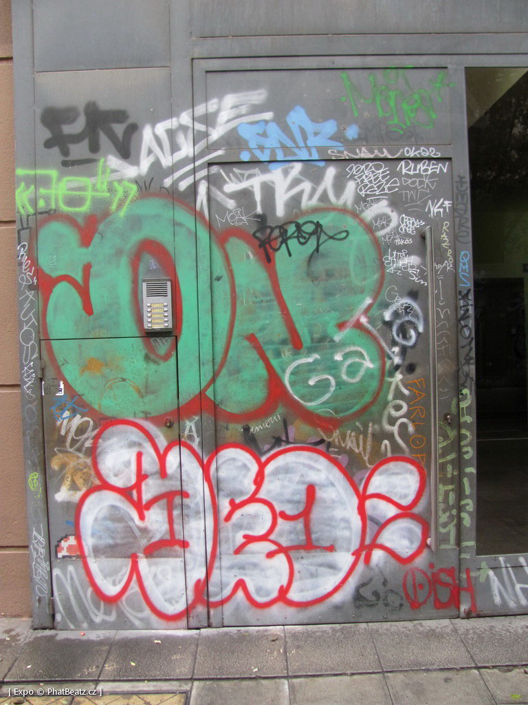 1312-1401_BarcelonaStreet_070