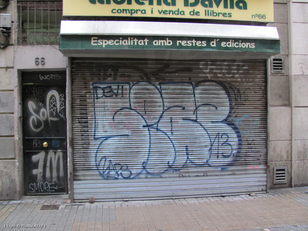 1312-1401_BarcelonaStreet_075