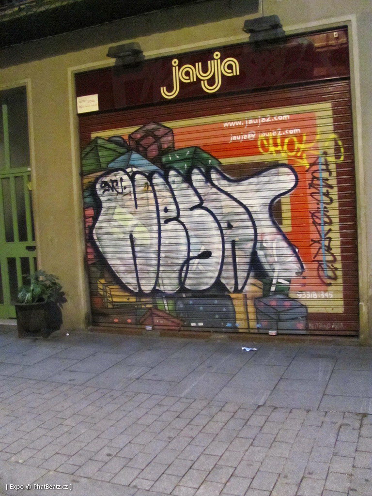 1312-1401_BarcelonaStreet_105