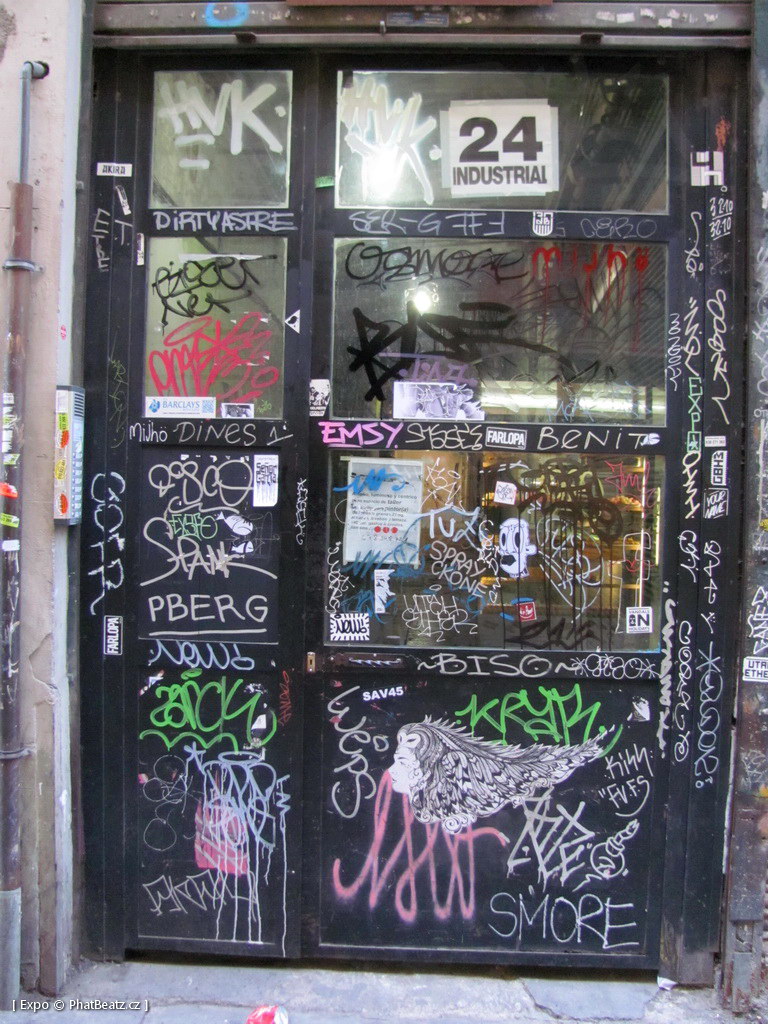 1312-1401_BarcelonaStreet_113